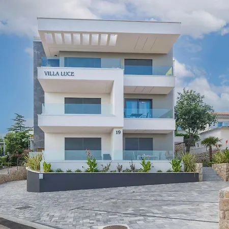 Luxury Beachfront Krk With Terrace Apartamento Krk Town